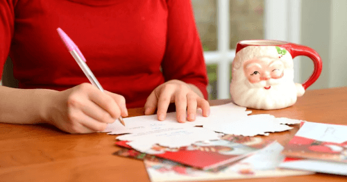 Рассылка рождественских открыток кажется женщине бессмысленной традицией
