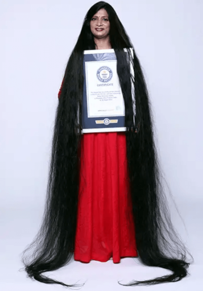 Волосы длиной более двух метров позволили женщине добиться мирового рекорда