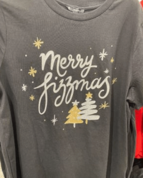 Рождественская футболка стала неприличной из-за неудачно подобранного шрифта