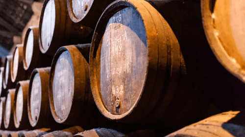 Вандал проник на винодельню и вылил десятки тысяч литров вина
