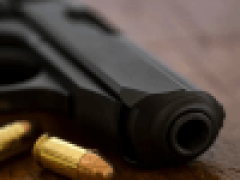 Двухлетняя девочка нашла заряженный пистолет и случайно застрелилась