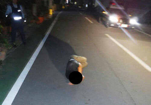 Полицейские устали бороться с любителями спать на дороге