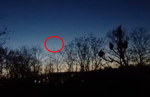 Водитель грузовика остановился, чтобы снять на видео странный яркий объект в небе
