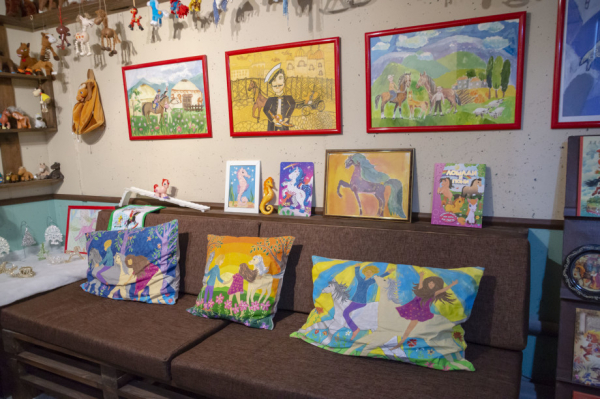 Нашли свой конек: семейная пара из Владикавказа основала музей истории игрушечной лошадки