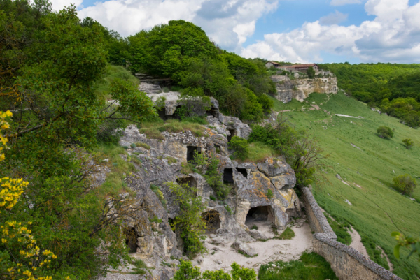 Древние города, крепости, пещеры и дворцы: что посмотреть в Крыму?