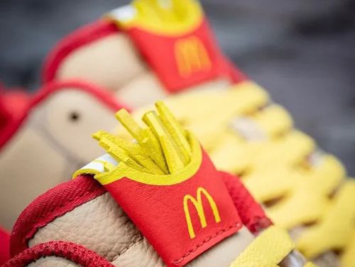 Ресторан «McDonald’s» вдохновил художника на создание «аппетитных» кроссовок