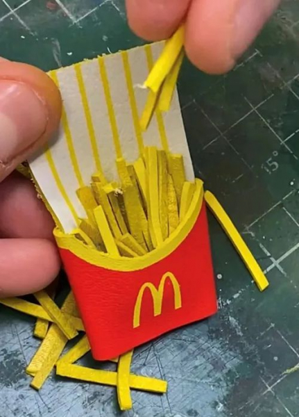 Ресторан «McDonald’s» вдохновил художника на создание «аппетитных» кроссовок